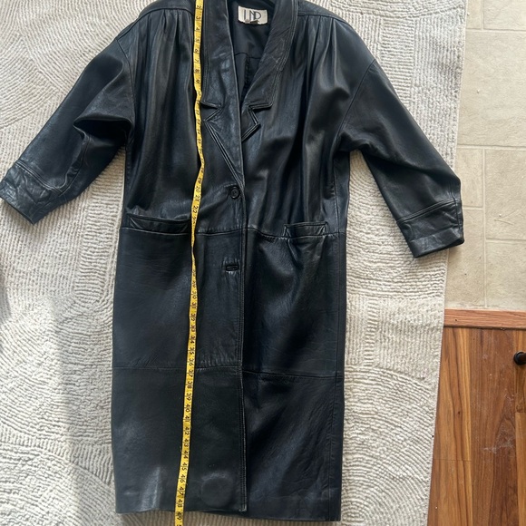 Chic Vintage Black Leather Long Coat - Picture 6 of 6